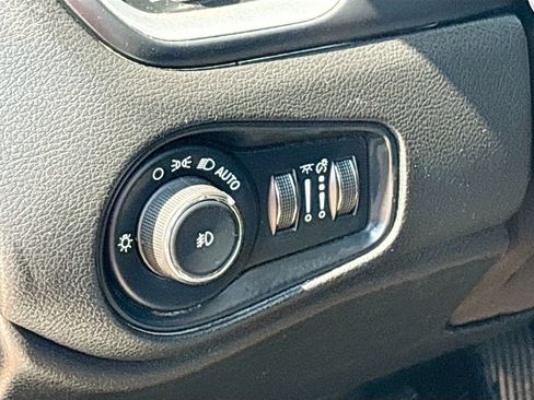 Used 2020 Jeep Renegade Latitude w/ Cold Weather Group AWD/4WD image 10