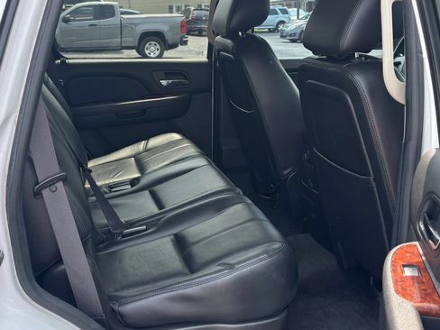 Used 2014 Chevrolet Tahoe LT w/ Luxury Package AWD/4WD image 9