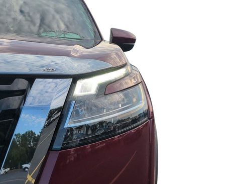 Used 2023 Nissan Pathfinder Platinum FWD image 12