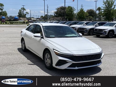 New 2026 Hyundai Elantra SE FWD image 1