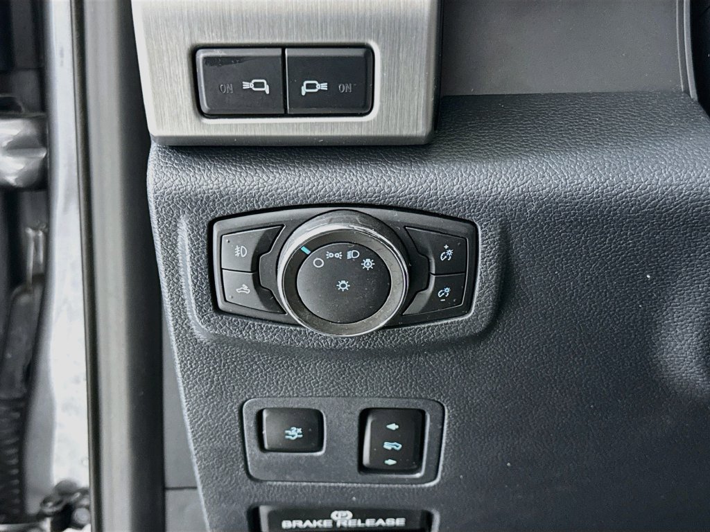 Used 2022 Ford F350 Platinum w/ FX4 Off-Road Package AWD/4WD image 11