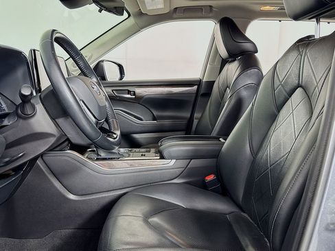 Used 2021 Toyota Highlander Platinum image 11