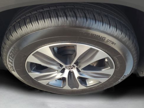 Certified 2024 Toyota Highlander LE image 9