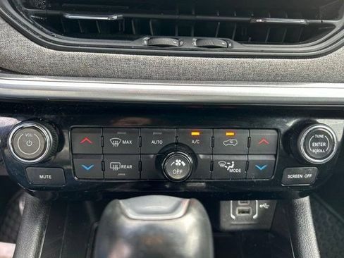 Used 2023 Jeep Compass Latitude w/ Convenience Group AWD/4WD image 33