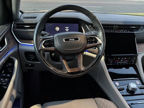 Used 2021 Jeep Grand Cherokee L Summit w/ Luxury Tech Group V image 6