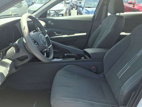 Certified 2022 Hyundai Elantra SEL w/ Preferred Accessory Package FWD image 21