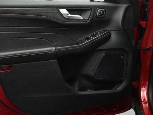 Used 2025 Ford Escape SE w/ PHEV Premium Package FWD image 14