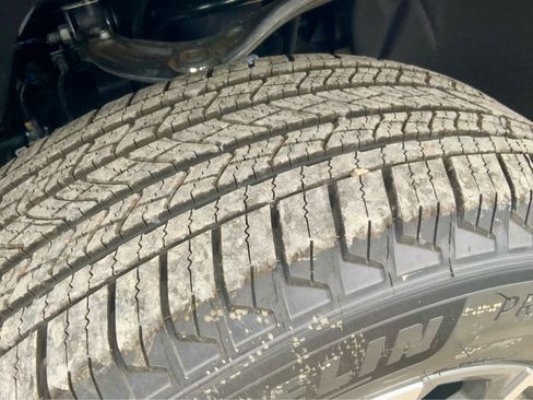 New 2026 GMC Sierra 1500 SLT w/ SLT Convenience Package image 19