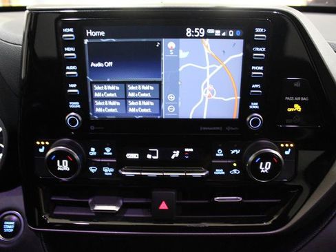 Used 2021 Toyota Highlander XLE AWD/4WD image 20