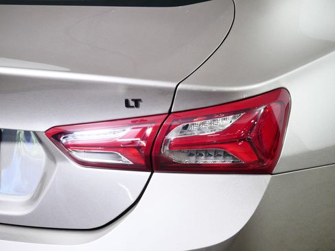 Used 2022 Chevrolet Malibu LT FWD image 17