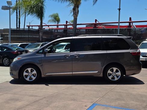 Used 2016 Toyota Sienna LE FWD image 9