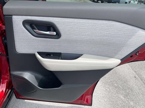 Used 2022 Nissan Rogue SV FWD image 29