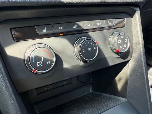 Used 2022 Volkswagen Taos SE image 12