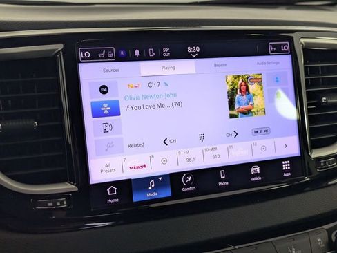 Used 2023 Chrysler Pacifica Touring-L image 16