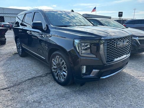 Used 2024 GMC Yukon Denali Ultimate AWD/4WD image 6