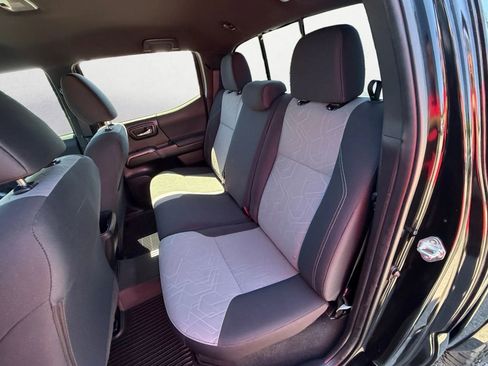 Used 2022 Toyota Tacoma TRD Sport w/ Technology Package image 26