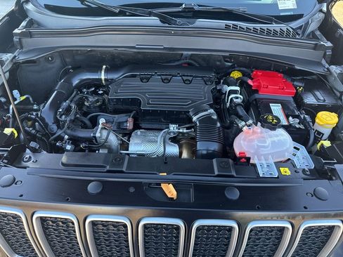 Used 2023 Jeep Renegade Latitude w/ Sun & Fun Group image 25