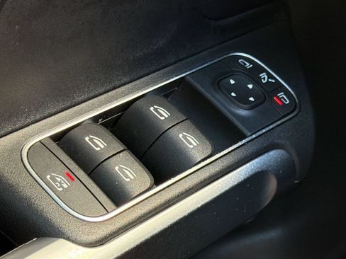 Used 2023 Mercedes-Benz GLB 35 AMG 4MATIC image 29