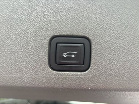 Used 2024 Cadillac XT6 Premium Luxury w/ Technology Package AWD/4WD image 8