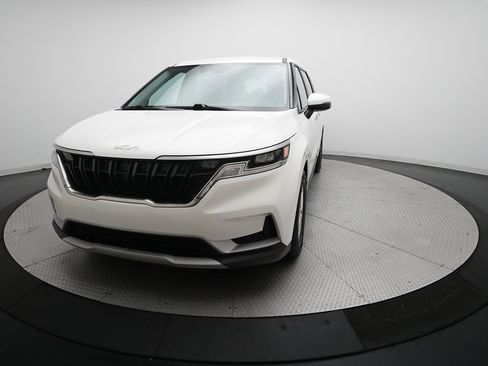 Certified 2024 Kia Carnival LX image 33