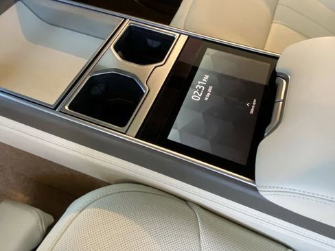 New 2025 Land Rover Range Rover SV image 16