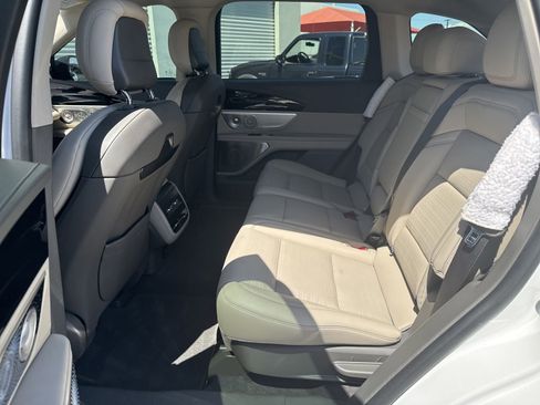 Used 2025 Lincoln Nautilus Reserve AWD/4WD image 17