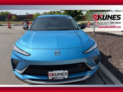 Used 2025 Buick Envista Sport Touring w/ Convenience I Package FWD image 2