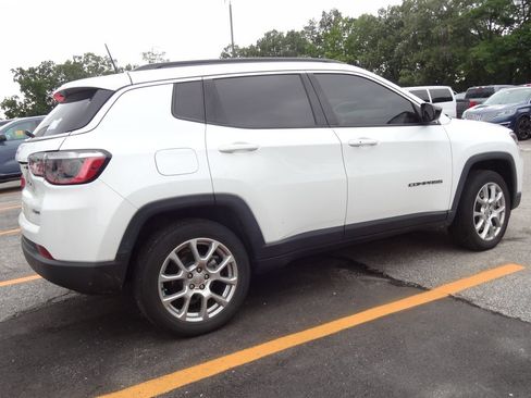 Used 2023 Jeep Compass Latitude w/ Sun and Sound Group AWD/4WD image 4