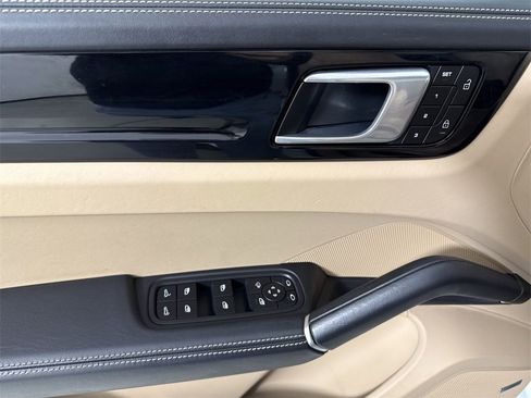 Certified 2022 Porsche Cayenne w/ Premium Package image 34