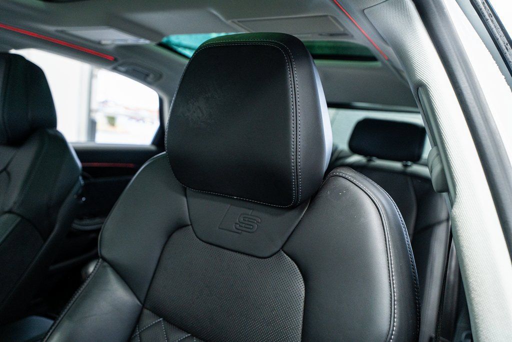 Used 2023 Audi S8 AWD/4WD image 37