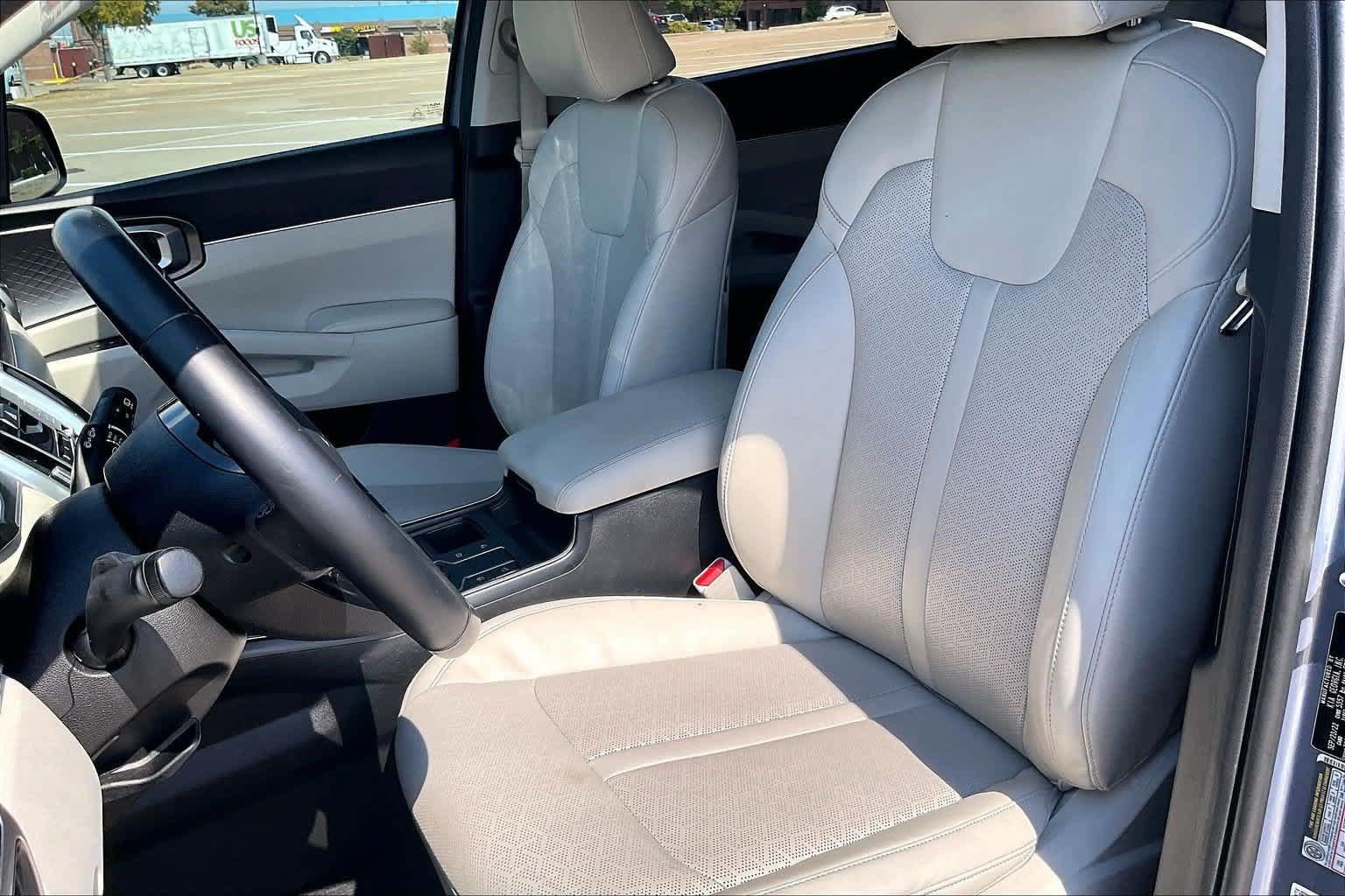 Certified 2022 Kia Sorento S w/ Panoramic Sunroof Package FWD image 9