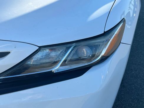 Used 2019 Toyota Camry SE w/ Carpet Mat Package image 11