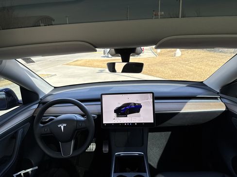 Used 2025 Tesla Model Y Performance image 17