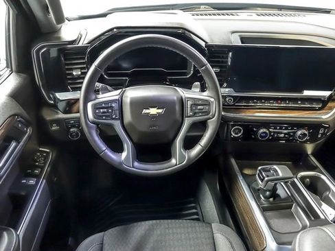 Used 2023 Chevrolet Silverado 1500 LT AWD/4WD image 16
