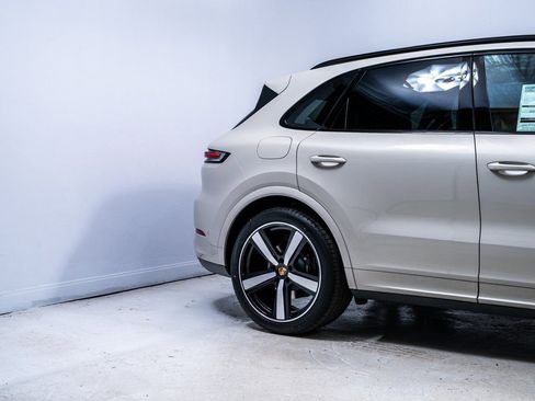 New 2026 Porsche Cayenne image 11