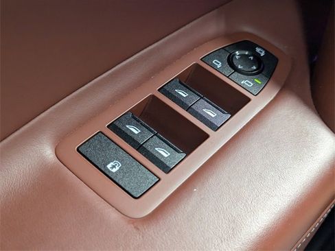 Used 2023 BMW iX xDrive50 w/ Sport Package image 18