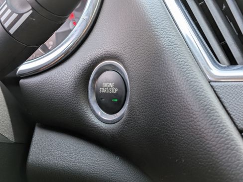 Used 2021 Chevrolet Malibu Premier FWD image 29