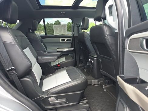 Used 2023 Ford Explorer XLT w/ XLT Sport Appearance Package image 29