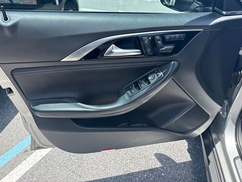 Used 2018 INFINITI QX30 Premium AWD/4WD image 11