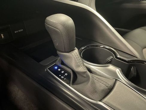 Used 2020 Toyota Camry LE FWD image 19