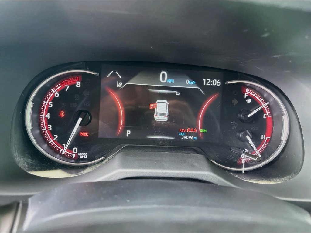 Certified 2025 Toyota RAV4 XLE FWD image 33