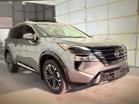 Used 2026 Nissan Rogue Platinum w/ Platinum Premium Package AWD/4WD image 2