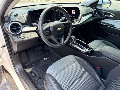 Used 2024 Chevrolet Trax LT FWD image 19
