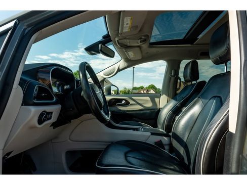 Used 2022 Chrysler Pacifica Limited FWD image 12