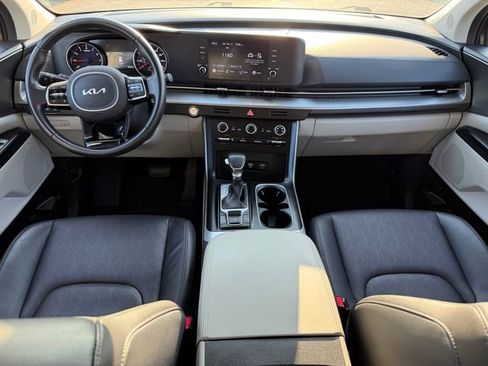 Used 2024 Kia Carnival LX image 25