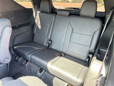 Used 2024 Chevrolet Traverse RS image 25