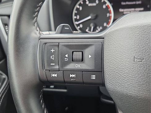 Used 2025 Nissan Rogue SV FWD image 22