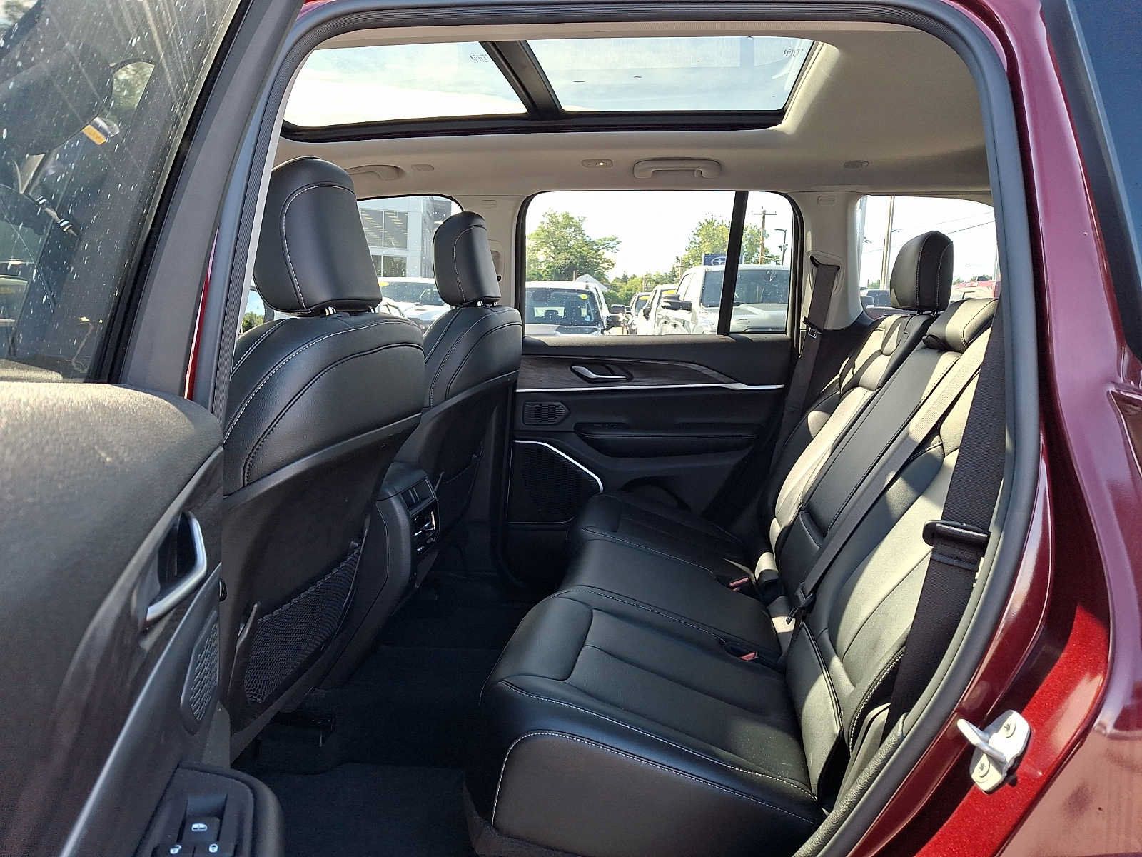 Used 2023 Jeep Grand Cherokee 4WD 4xe image 10