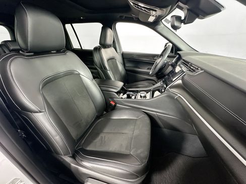 Used 2023 Jeep Grand Cherokee Altitude AWD/4WD image 27