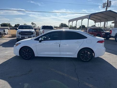 Used 2024 Toyota Corolla LE image 2